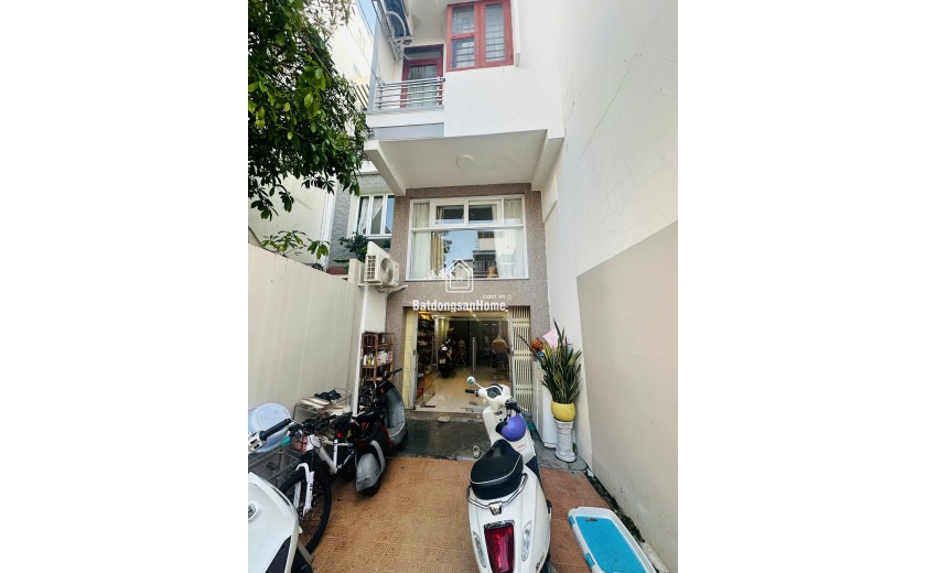 Bán nhà mặt tiền Trần Quang Khải – Khu phố Tây Nha Trang – 4 tầng gần biển